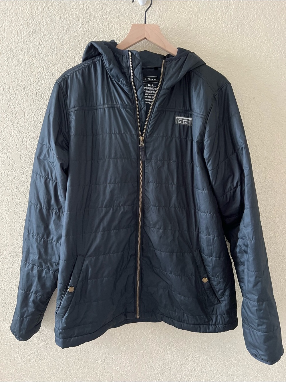 L.L. Bean Men's Hooded Puffer Jacket in Navy